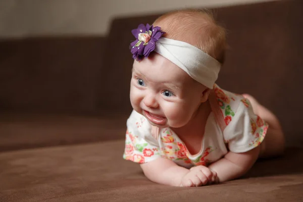 Kleine baby in de kindertijd concept — Stockfoto
