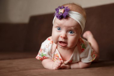 Çocukluk konseptinde küçük bebek