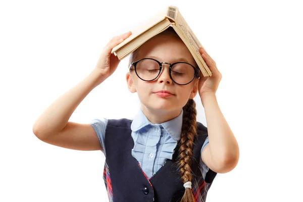 Meisje Met Een Boek Haar Hoofd Denken Voorbereiden School Meisje — Stockfoto