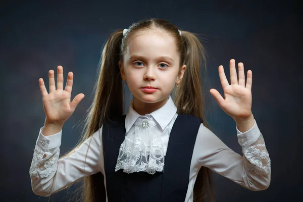 Smart Kaukasische School meisje Close-up portret — Stockfoto