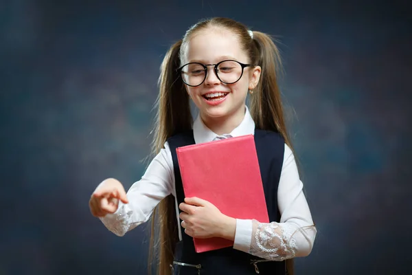 Happy Little Schoolgirl Uniform Hold Book Tight Shows Finger Linda — Foto de Stock