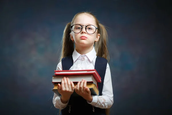 Serious Schoolgirl Wear Glasses Hold Pile Book Estudante Escola Primária — Fotografia de Stock