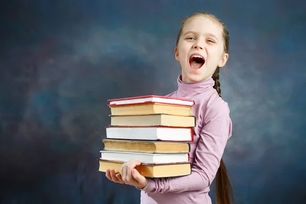 Alegre Escolar Primaria Hold Book Bunch Little Caucasian Learner Long —  Fotos de Stock