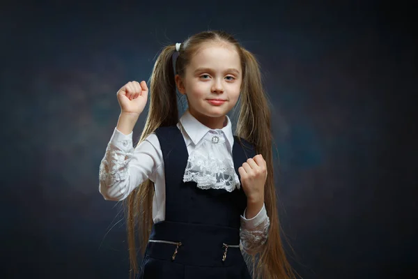 Menina Escola Inteligente Uniforme Closeup Retrato Bonito Bonito Pré Escolar — Fotografia de Stock