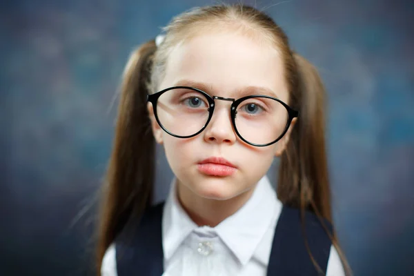 Smart Caucasian School Girl Primer Plano Retrato Lindo Hermoso Niño —  Fotos de Stock