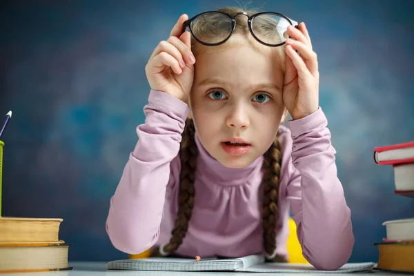 Pretty Little Primary Student Girl Study Home Inglés Niza Niño —  Fotos de Stock