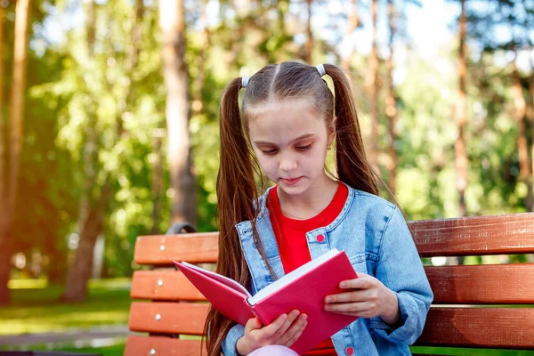 Cute Little Girl Red Shirt Holds Book Her Hands Reading — Stock Photo, Image