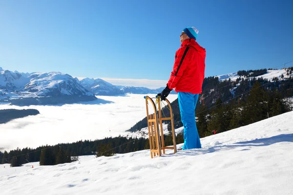 Jeune Homme Attrayant Prêt Faire Luge Dans Les Alpes Suisses — Photo