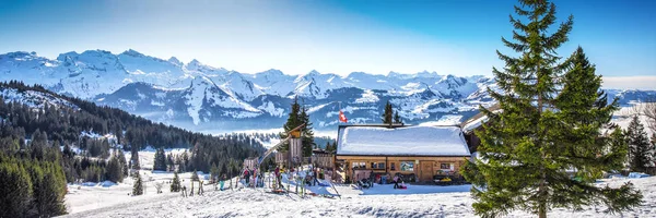 Ibergeregg Suiza Enero 2018 Hermoso Paisaje Invernal Chalet Cubierto Nieve — Foto de Stock