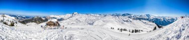 Hoch Ybrig, İsviçre - 24 Mart 2018 - güzel kış manzarası. Hoch Ybrig ski resort, İsviçre, Avrupa'nın taze kar ile kaplı dağ evi. 