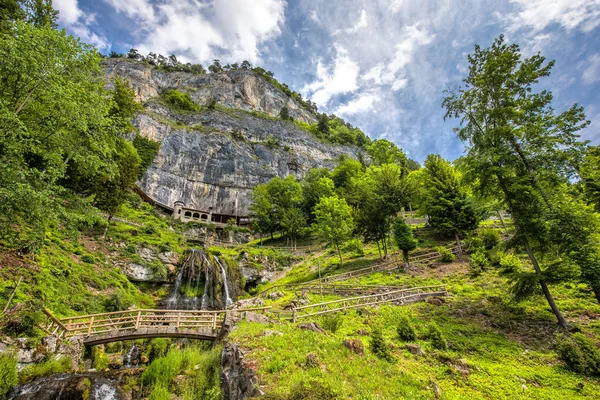 St. Beatus Lake Thun Interlaken, Canton Bern, İsviçre, Europe yakınındaki mağarada. 