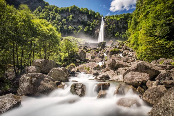 Veduta Panoramica Della Cascata Foroglio Nel Canton Ticino Valle Bavona — Foto Stock