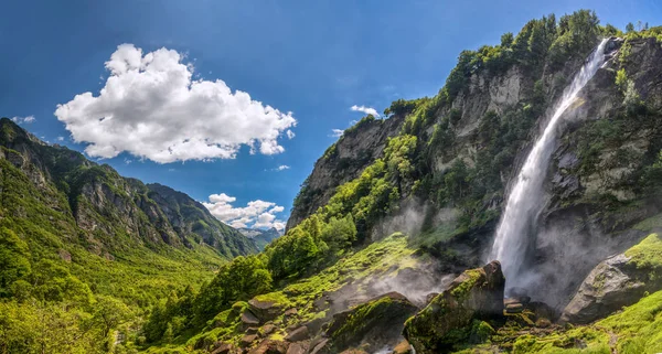 Scenic View Foroglio Waterfall Canton Ticino Bavona Valley Switzerland — Stock Photo, Image