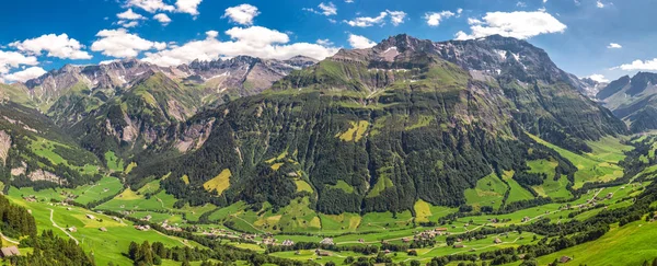 Vista Aérea Del Pueblo Elm Las Montañas Suizas Piz Segnas —  Fotos de Stock