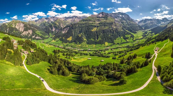 Vista Aérea Del Pueblo Elm Las Montañas Suizas Piz Segnas —  Fotos de Stock