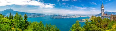 Burgenstock, İsviçre - 1 Ağustos 2018 - Hammetschwand Asansör Burgenstock İsviçre Alpleri ve Dört Kanton Gölü, İsviçre, Europe görüş yakınındaki Alpleri'nde