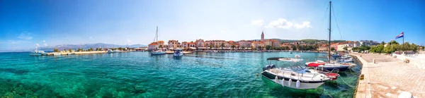 Supetar Croacia Agosto 2018 Paseo Marítimo Puerto Ciudad Supetar Isla —  Fotos de Stock