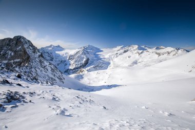 Presena Buzulu, Tonale, İtalya dan Alplerdeki görünümü.