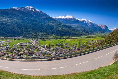 İsviçre Alpleri, Canton Wallis, İsviçre ile Leukerbad yakınındaki Leuk kasaba. 