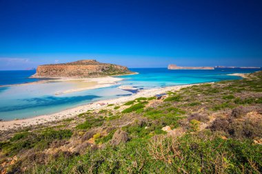 Azure ile Crete adada Balos lagün temiz su, Yunanistan, Avrupa. En büyük ve en kalabalık Yunan adalarından Crete olduğunu. 