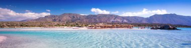 Elafonissi plaj azure ile Crete adada temiz su, Yunanistan, Avrupa. En büyük ve en kalabalık Yunan adalarından Crete olduğunu. 