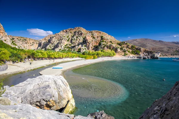 Preveli plaj azure ile Crete adada temiz su, Yunanistan, Avrupa. En büyük ve en kalabalık Yunan adalarından Crete olduğunu. 