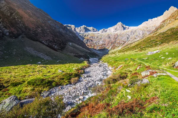 Gorezmettlenbach Mit Schweizer Alpen Wandenhorn Grassengrat Und Chlo Spannort Sustenpass — Stockfoto