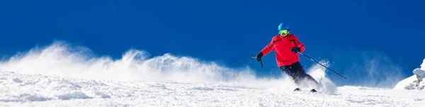 Homme Skiant Sur Piste Préparée Avec Neige Fraîche Poudre — Photo