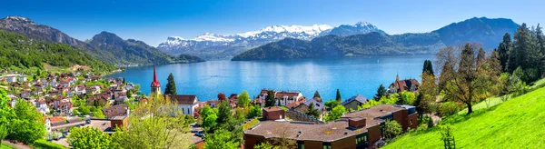 Village Weggis Och Vierwaldstättersjön Omgiven Frodig Grönska Schweiz — Stockfoto