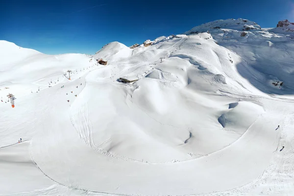 Beautiful Winter Landscape Swiss Alps Skiers Skiing Famous Engelgerg Titlis — Stock Photo, Image