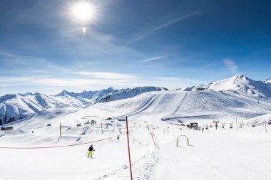 Carosello 3000 kayak merkezinde kayak yapanlar, Livigno, İtalya, Avrupa