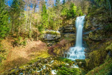 Interlaken yakınlarındaki Brienzersee giessbach şelale, Brienz, İsviçre, Avrupa