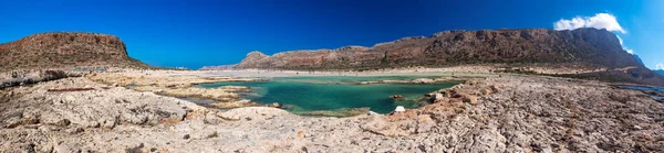 Balos lagune op Kreta eiland met azure helder water, Griekenland, Europa. Kreta is het grootste en meest bevolkte van de Griekse eilanden — Stockfoto