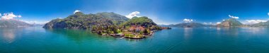 İtalyan bölgesi Lombardiya, İtalya, Avrupa Lecco Eyaleti'nde dağlarla çevrili Como Gölü'ndeki Varenna köyü