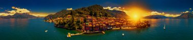Varenna, İtalya - 1 Haziran 2019 - Arka planda dağları olan Varenna eski şehir, İtalya, Avrupa