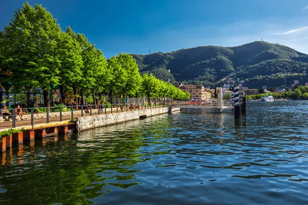 Como Gölü üzerinde Como şehir İtalyan bölgesi Lombardy, İtalya, Avrupa dağlarla çevrili