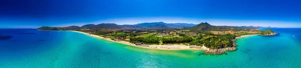 Pláž Cala Sinzias nedaleko Costa Rei na ostrově Sardinie na Sardinii v Itálii — Stock fotografie