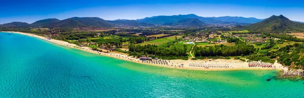 Playa de Cala Sinzias cerca de Costa Rei en Cerdeña, Cerdeña, Italia — Foto de Stock