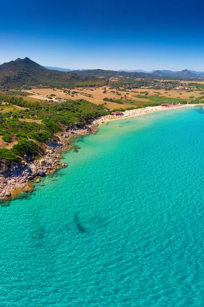 Pláž Cala Sinzias nedaleko Costa Rei na ostrově Sardinie na Sardinii v Itálii — Stock fotografie