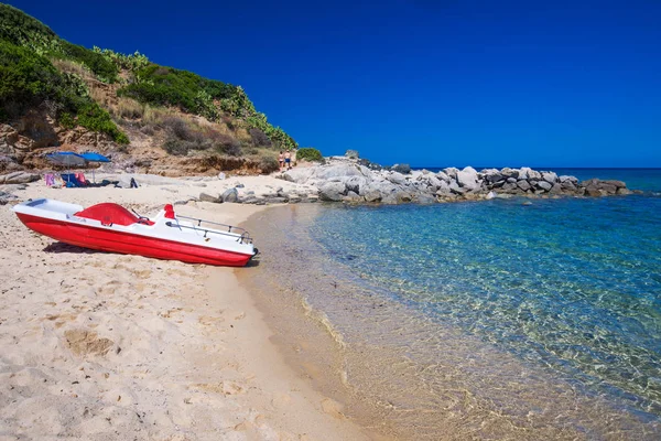 Spiaggia di Cala Sinzias vicino Costa Rei sull'isola di Sardegna, Sardegna, Italia — Foto Stock