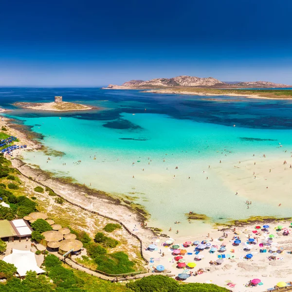 Famosa playa de La Pelosa en la isla de Cerdeña, Cerdeña, Italia — Foto de Stock