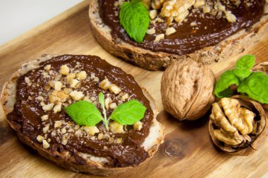 Ev yapımı paleo vegan krem. Nutella ile muz ve avokado