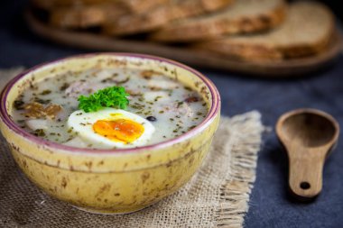 Zurek - Paskalya yumurta beyaz sosis çorbası Lehçe