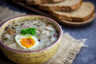 Zurek - Paskalya yumurta beyaz sosis çorbası Lehçe
