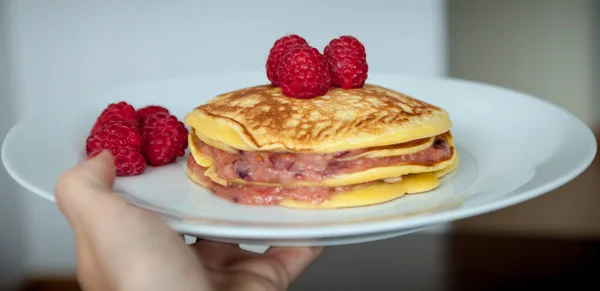 Sarapan Lezat Pancake Dengan Raspberry — Stok Foto