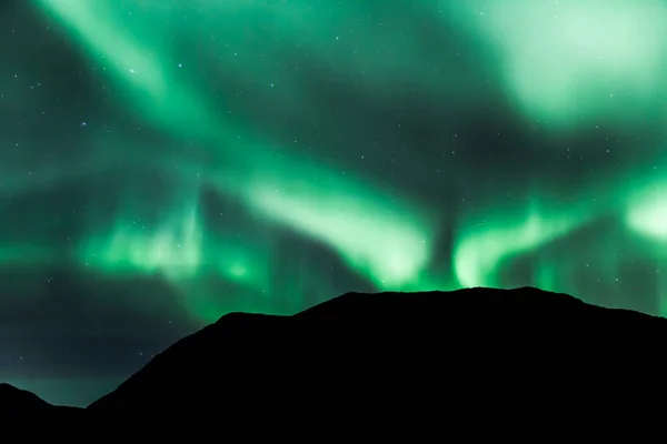 Incríveis Luzes Norte Noruega Norte Kvaloya Montanhas Fundo — Fotografia de Stock