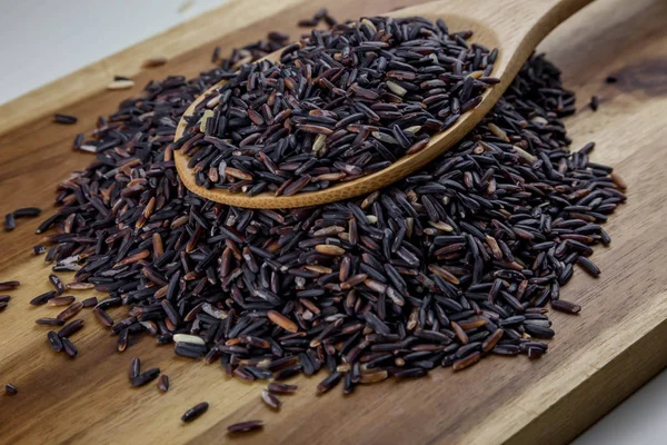 Arroz Negro Sano Crudo Cuenco Madera — Foto de Stock