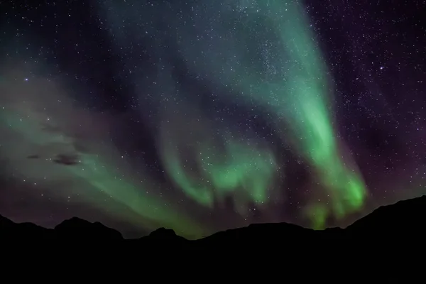 Incroyable Aurora Borealis Dans Nord Norvège Kvaloya Montagnes Arrière Plan — Photo