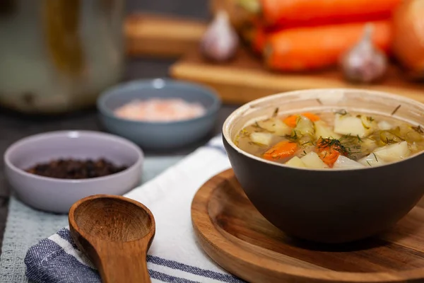 Gurkensuppe Aus Eingelegten Gurken Mit Gemüse Hintergrund — Stockfoto