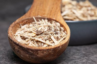 Doğal ilaçlar - siberian ginseng kökü kurutulmuş yakın çekim